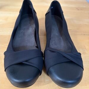 Falls Creek Black Flats size 10W (bare trap dupes). Good condition